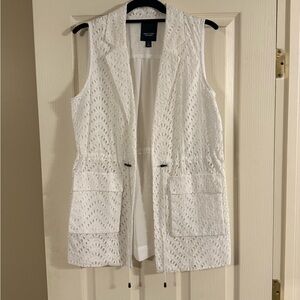 NWT Vera Wang White Sleeveless Lace Jacket
